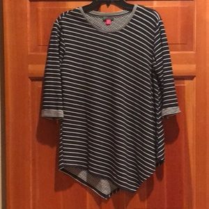 Vince Camuto 3/4sleeve Navy/Creme asymmetric hem Tunic NWOT